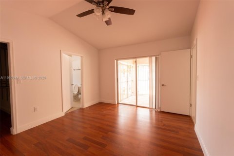 Villa ou maison à louer à Miami, Floride: 3 chambres, 137.77 m2 № 2043875 - photo 6
