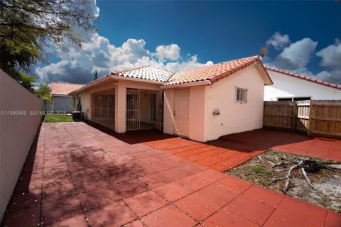 Villa ou maison à louer à Miami, Floride: 3 chambres, 137.77 m2 № 2043875 - photo 14