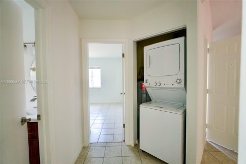 Villa ou maison à louer à Miami, Floride: 3 chambres, 137.77 m2 № 2043875 - photo 9