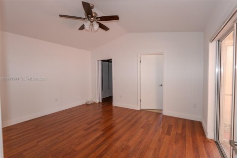 Villa ou maison à louer à Miami, Floride: 3 chambres, 137.77 m2 № 2043875 - photo 5