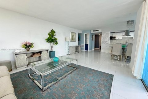 Condo in Aventura, Florida, 2 bedrooms  № 2186017 - photo 3