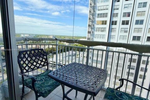 Condo in Aventura, Florida, 2 bedrooms  № 2186017 - photo 10