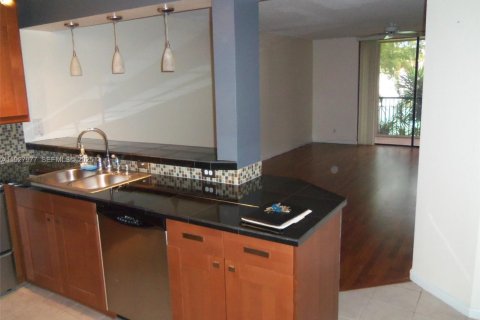 Снять в аренду кондоминиум в Плантация, Флорида 2 спальни, 87.33м2, № 1987830 - фото 3