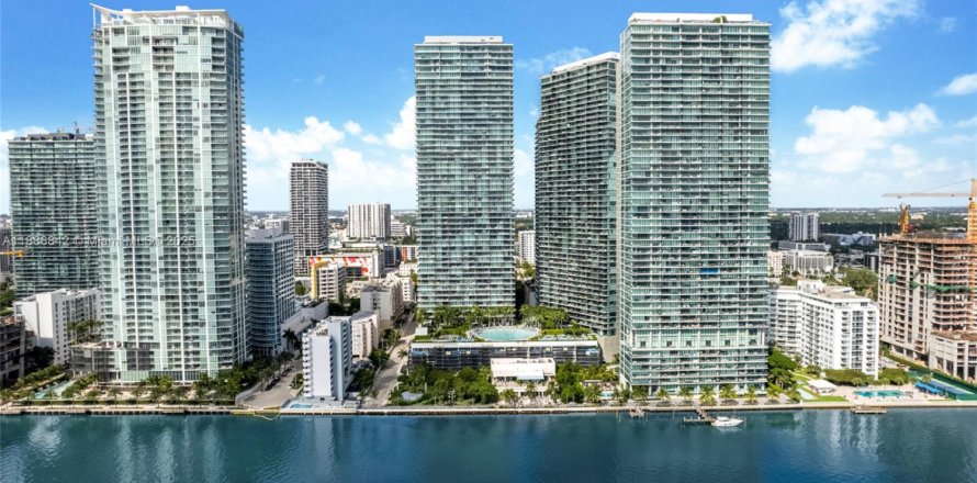 Condominio en Miami, Florida, 1 dormitorio № 1933130