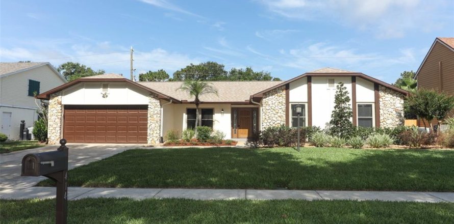 House in Orlando, Florida 3 bedrooms, 171.13 sq.m. № 1757497