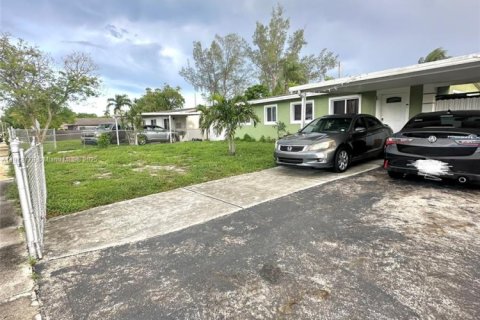 Villa ou maison à vendre à Fort Lauderdale, Floride: 3 chambres, 104.7 m2 № 1981326 - photo 2