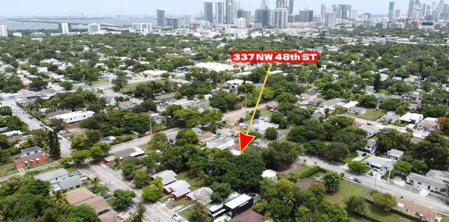 Villa ou maison à Miami, Floride 5 chambres, 192.49 m2 № 1786480