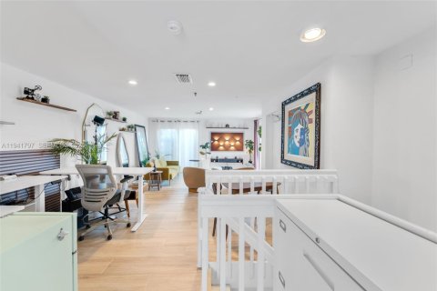 Condo in Miami Beach, Florida, 3 bedrooms  № 1998964 - photo 19