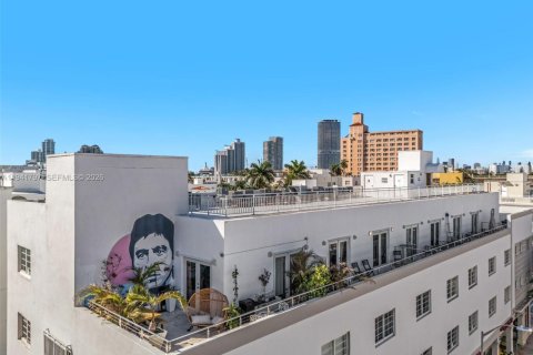 Condo in Miami Beach, Florida, 3 bedrooms  № 1998964 - photo 2