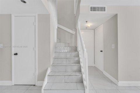 Condo in Miami Beach, Florida, 3 bedrooms  № 1998964 - photo 18