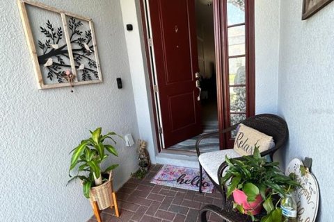 House in Davenport, Florida 3 bedrooms, 147.44 sq.m. № 2152060 - photo 2