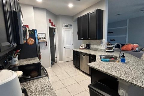 House in Davenport, Florida 3 bedrooms, 147.44 sq.m. № 2152060 - photo 5