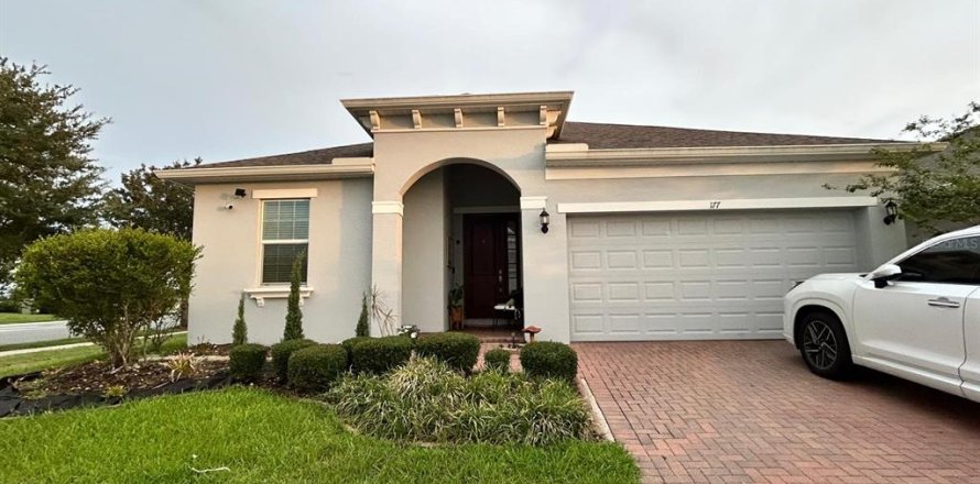 House in Davenport, Florida 3 bedrooms, 147.44 sq.m. № 2152060