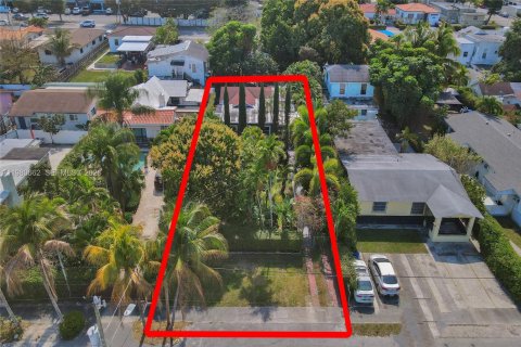 House in Miami, Florida 3 bedrooms, 140.93 sq.m. № 2043899 - photo 10