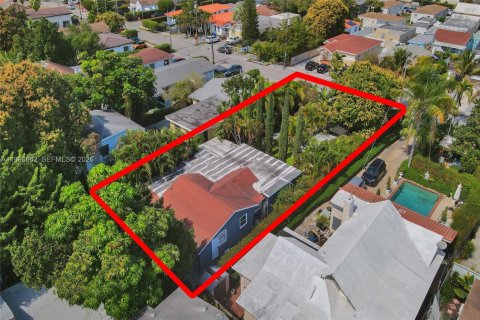 House in Miami, Florida 3 bedrooms, 140.93 sq.m. № 2043899 - photo 13