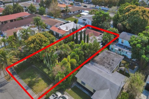 House in Miami, Florida 3 bedrooms, 140.93 sq.m. № 2043899 - photo 9