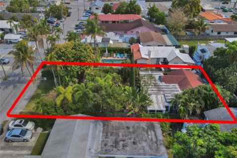 House in Miami, Florida 3 bedrooms, 140.93 sq.m. № 2043899 - photo 15