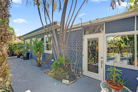 House in Miami, Florida 3 bedrooms, 140.93 sq.m. № 2043899 - photo 6