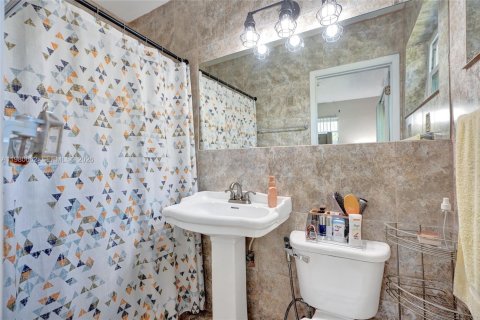 House in Miami, Florida 3 bedrooms, 140.93 sq.m. № 2043899 - photo 30