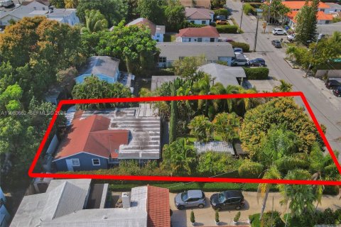 House in Miami, Florida 3 bedrooms, 140.93 sq.m. № 2043899 - photo 12