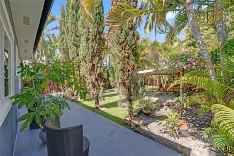House in Miami, Florida 3 bedrooms, 140.93 sq.m. № 2043899 - photo 7