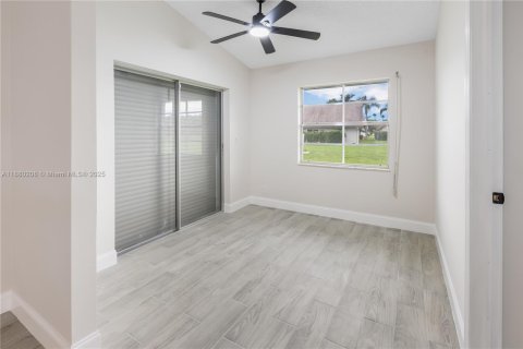 House in West Palm Beach, Florida 3 bedrooms, 149.48 sq.m. № 1978126 - photo 6