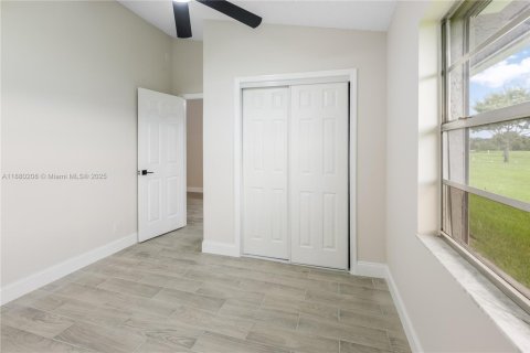 House in West Palm Beach, Florida 3 bedrooms, 149.48 sq.m. № 1978126 - photo 5