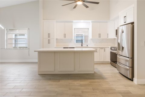 House in West Palm Beach, Florida 3 bedrooms, 149.48 sq.m. № 1978126 - photo 3