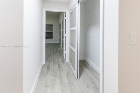 House in West Palm Beach, Florida 3 bedrooms, 149.48 sq.m. № 1978126 - photo 11