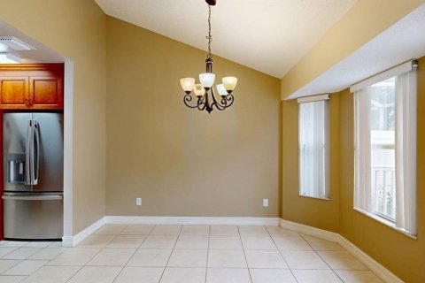 Townhouse in Altamonte Springs, Florida 3 bedrooms, 147.62 sq.m. № 2291918 - photo 4