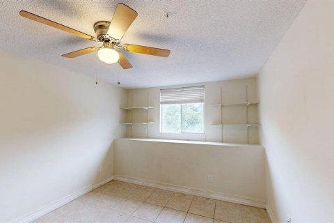 Townhouse in Altamonte Springs, Florida 3 bedrooms, 147.62 sq.m. № 2291918 - photo 25