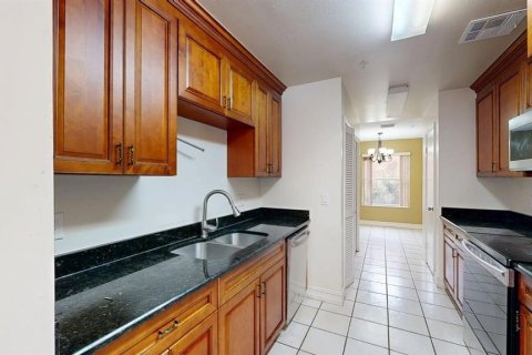 Townhouse in Altamonte Springs, Florida 3 bedrooms, 147.62 sq.m. № 2291918 - photo 13