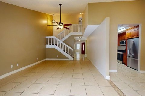 Townhouse in Altamonte Springs, Florida 3 bedrooms, 147.62 sq.m. № 2291918 - photo 12