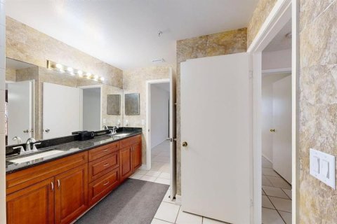 Townhouse in Altamonte Springs, Florida 3 bedrooms, 147.62 sq.m. № 2291918 - photo 17