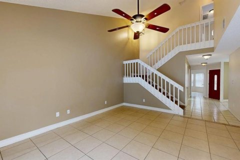 Townhouse in Altamonte Springs, Florida 3 bedrooms, 147.62 sq.m. № 2291918 - photo 6