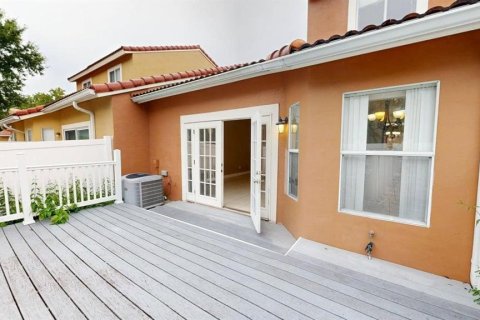 Townhouse in Altamonte Springs, Florida 3 bedrooms, 147.62 sq.m. № 2291918 - photo 10