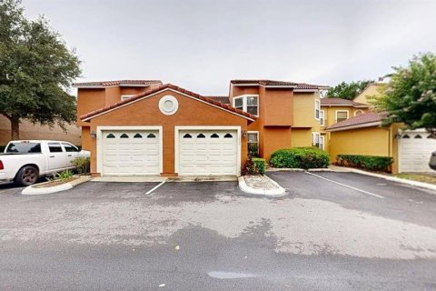 Townhouse in Altamonte Springs, Florida 3 bedrooms, 147.62 sq.m. № 2291918 - photo 2