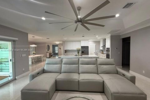 House in Port St. Lucie, Florida 5 bedrooms № 1926109 - photo 5