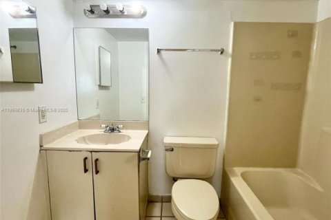 Condominio en alquiler en Hollywood, Florida, 1 dormitorio, 67.35 m2 № 1895516 - foto 11