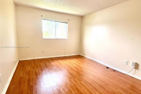 Condominio en alquiler en Hollywood, Florida, 1 dormitorio, 67.35 m2 № 1895516 - foto 12