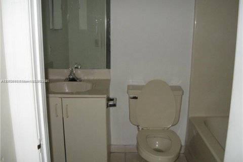 Condominio en alquiler en Hollywood, Florida, 1 dormitorio, 67.35 m2 № 1895516 - foto 6