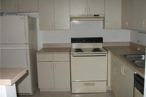Condominio en alquiler en Hollywood, Florida, 1 dormitorio, 67.35 m2 № 1895516 - foto 4