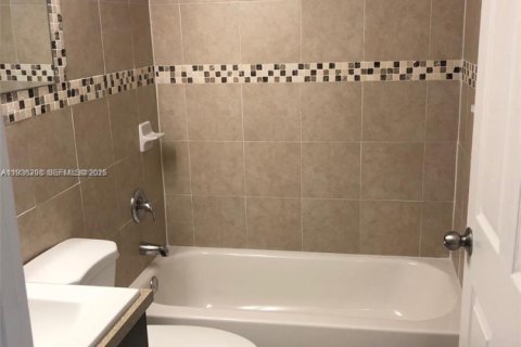 Touwnhouse à louer à Homestead, Floride: 3 chambres, 123.47 m2 № 1994252 - photo 11