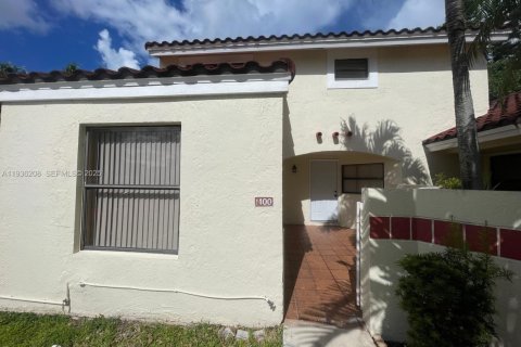 Touwnhouse à louer à Homestead, Floride: 3 chambres, 123.47 m2 № 1994252 - photo 1