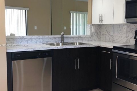 Touwnhouse à louer à Homestead, Floride: 3 chambres, 123.47 m2 № 1994252 - photo 7