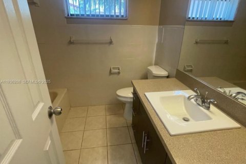 Touwnhouse à louer à Homestead, Floride: 3 chambres, 123.47 m2 № 1994252 - photo 16