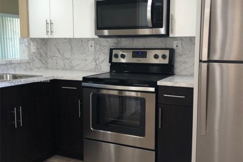 Touwnhouse à louer à Homestead, Floride: 3 chambres, 123.47 m2 № 1994252 - photo 6