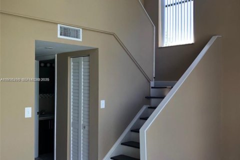 Touwnhouse à louer à Homestead, Floride: 3 chambres, 123.47 m2 № 1994252 - photo 4