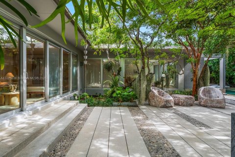 House in Miami Beach, Florida 4 bedrooms, 525.46 sq.m. № 1790878 - photo 29