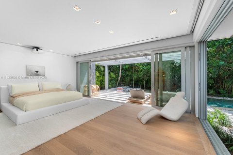 House in Miami Beach, Florida 4 bedrooms, 525.46 sq.m. № 1790878 - photo 11